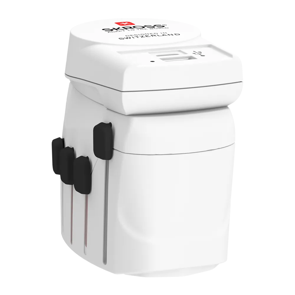 SKROSS PRO+ Világutazó adapter, beépített USB töltővel (USB-C; USB-A) , 30 W (1.302524)