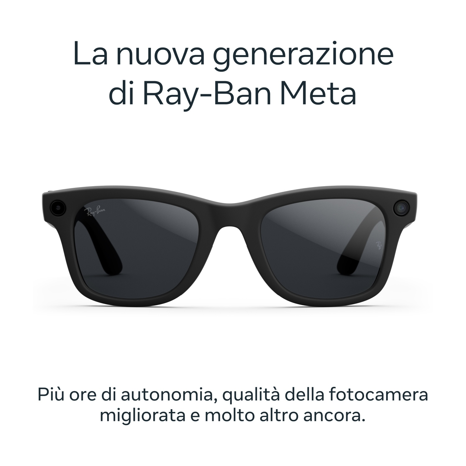 Occhiali da sole Ray-Ban Meta neri su bianco. Testo sopra: 'La nuova generazione di Ray-Ban Meta'. Sotto: 'Più ore di autonomia...'