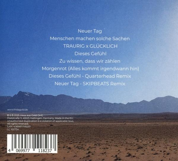 CD-Cover mit blauem Himmel, Songtiteln, Bergen und einem Barcode.