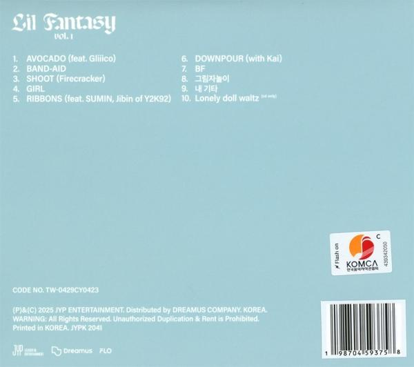 Albumcover mit Songtiteln und Credits, hellblauer Hintergrund. Enthält Text: Lil Fantasy vol. 1 und einen Barcode.