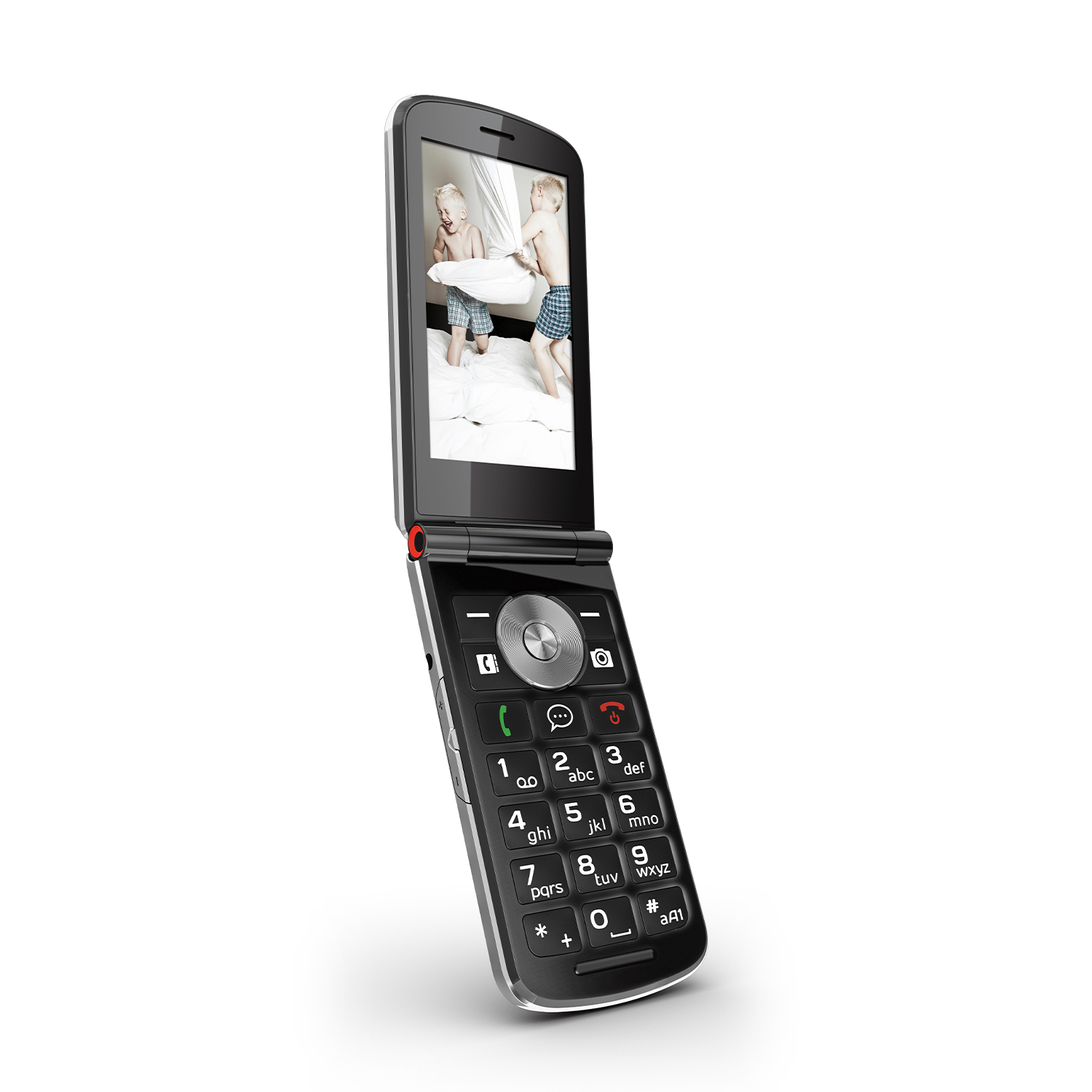 Un telefono a conchiglia nero mostra un video di due ragazzi che combattono con i cuscini su un letto. Il telefono ha una tastiera e una fotocamera.