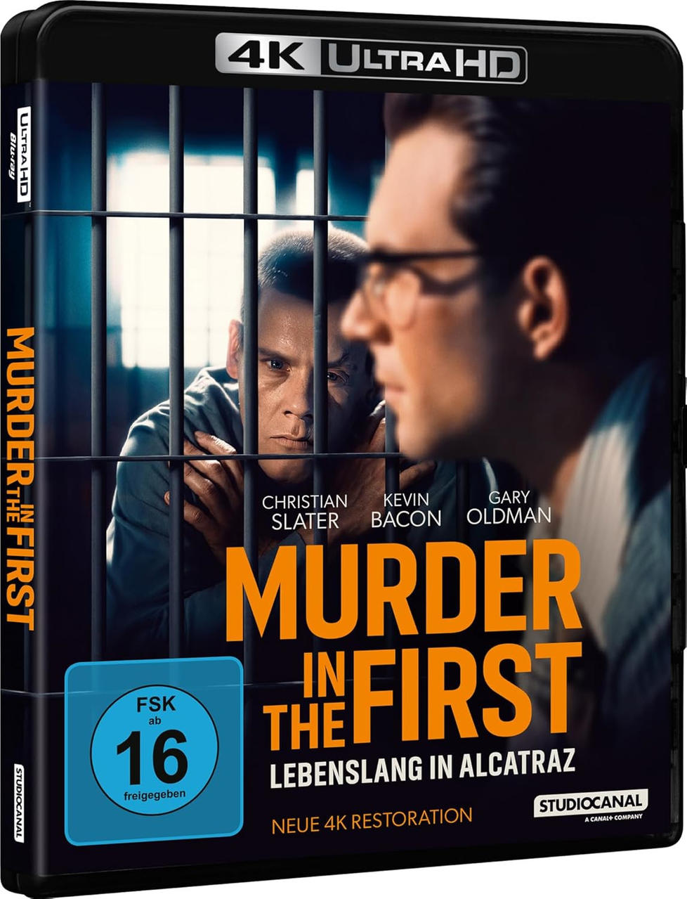 Filmcover für 'Murder in the First'. Schauspieler Christian Slater, Kevin Bacon und Gary Oldman sind abgebildet. Der Titel ist orange.