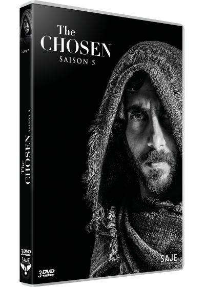 Coffret DVD de 'The Chosen' Saison 5. Un homme en cape à capuche est sur la couverture. Image en noir et blanc.