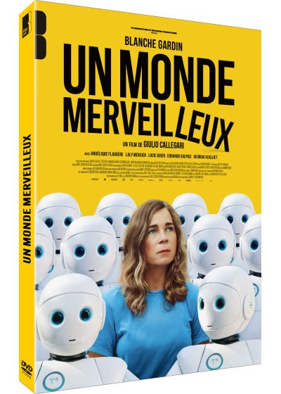 DVD-hoes. Een vrouw in een blauw shirt kijkt omhoog. Robots omringen haar. De titel 'UN MONDE MERVEILLEUX' staat in zwart op geel.