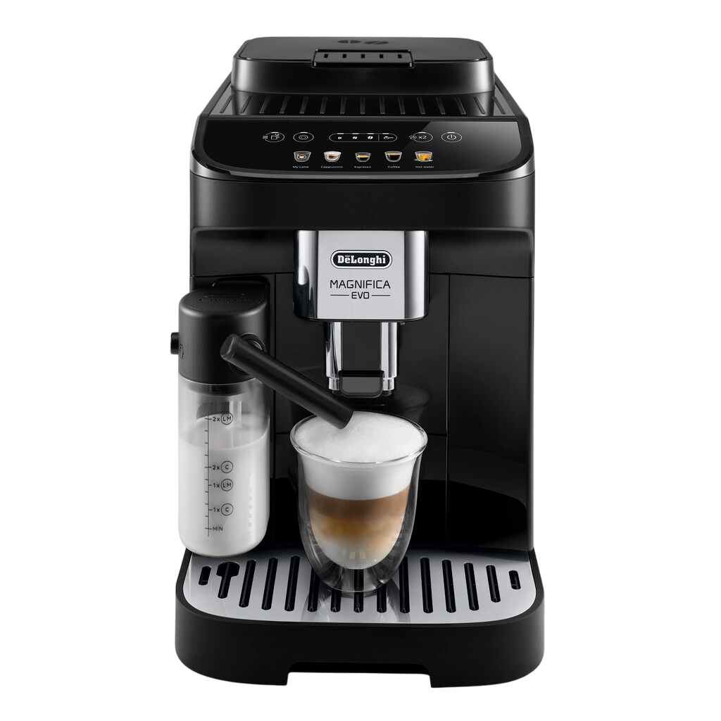 Siyah bir DeLonghi Magnifica Evo espresso makinesi. Önünde bir bardak latte macchiato var. Sola süt kabı.