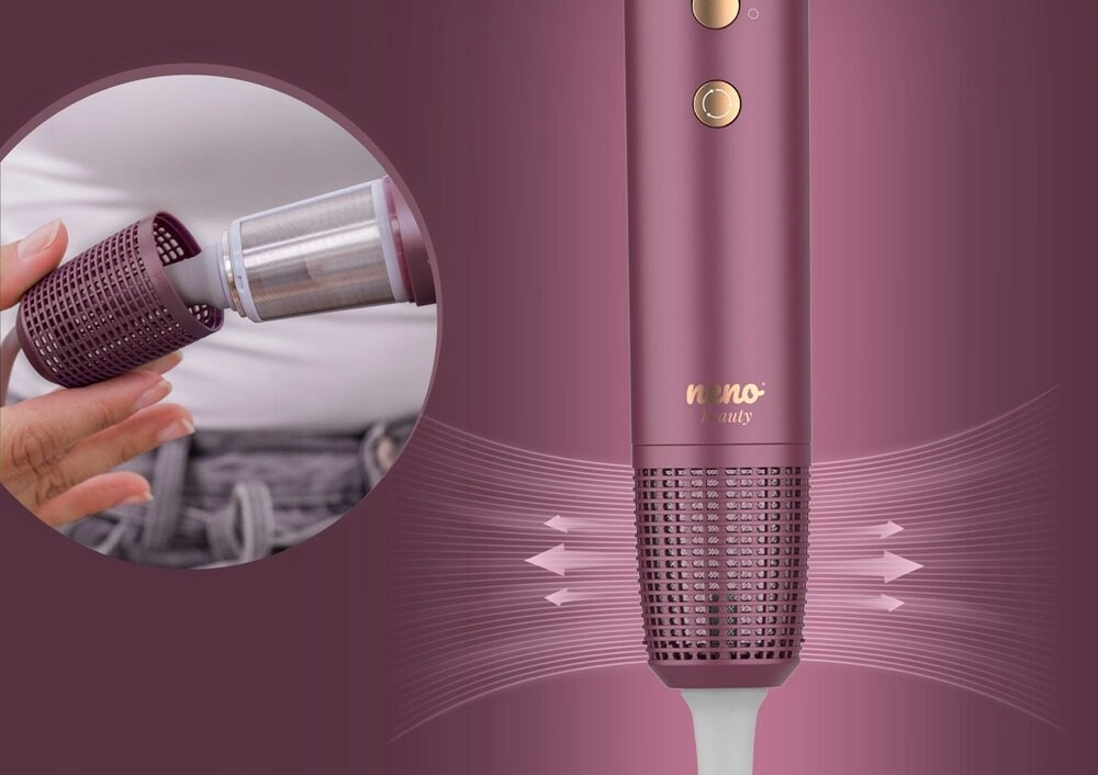 Pokazano fioletową suszarkę do włosów z odłączanym filtrem. Ręka wyjmuje filtr. Widoczna jest nazwa produktu.