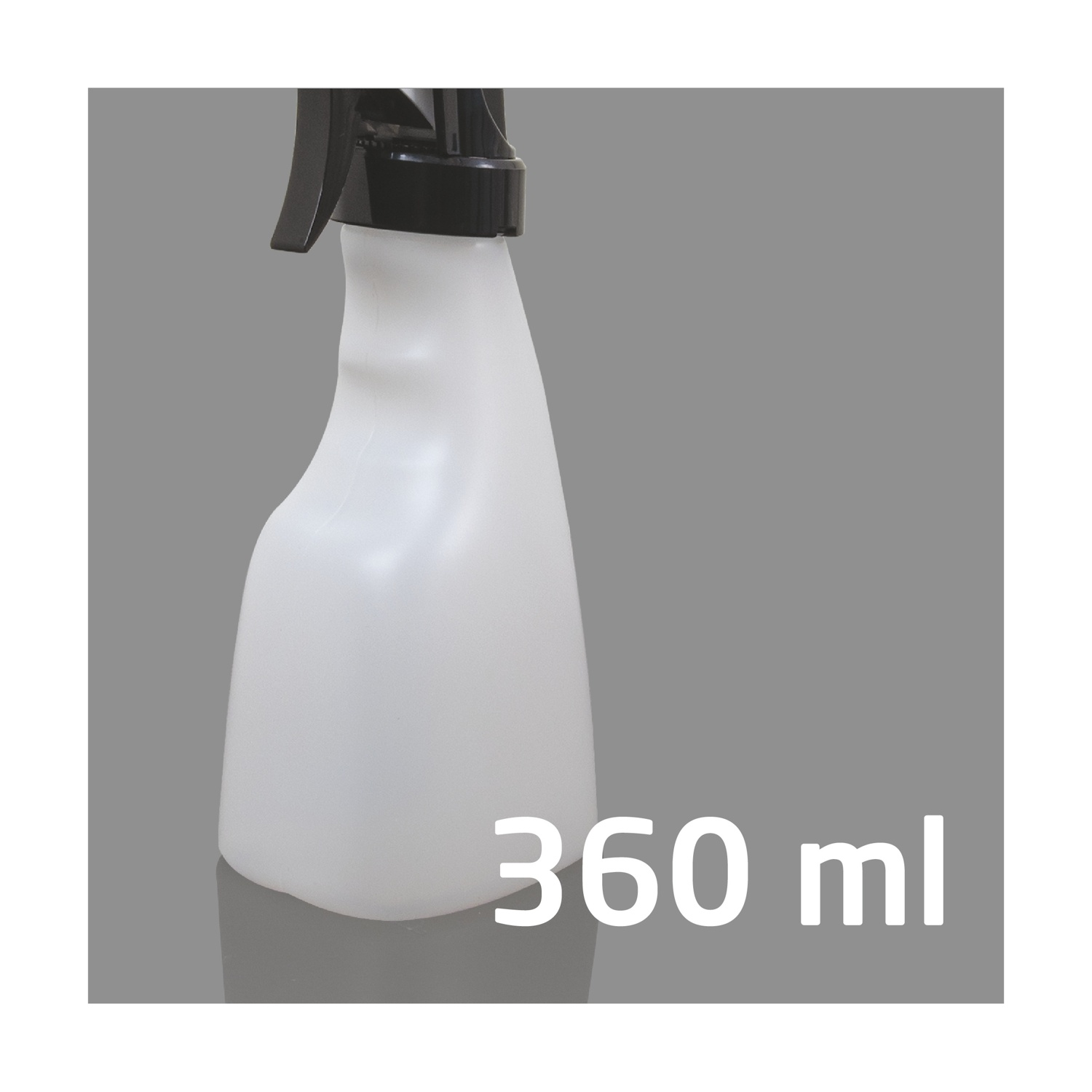 Un flacone spray bianco con ugello nero su sfondo grigio sfumato. Il testo '360 ml' è in basso.
