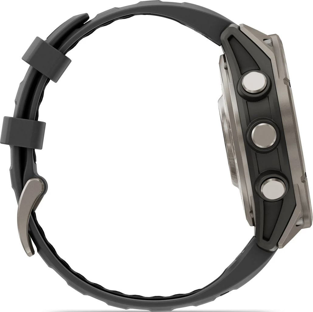 Vue latérale d'une montre intelligente grise avec bracelet noir. Trois boutons argentés sur le côté de la montre. Le bracelet a un fermoir en métal.