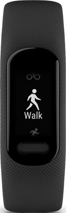 Un fitness tracker nero mostra un'icona di camminata con la scritta "Walk". Il cinturino ha una superficie strutturata.