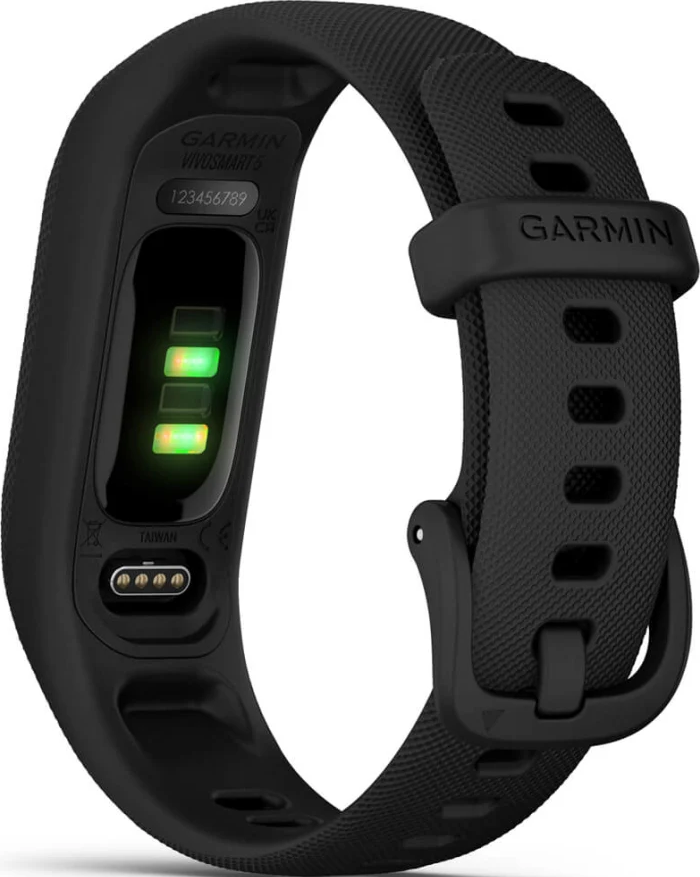 Fitness tracker Garmin Vivismart 5 nero. Mostra la batteria e lo stato di carica su un piccolo schermo. Il cinturino è chiuso.