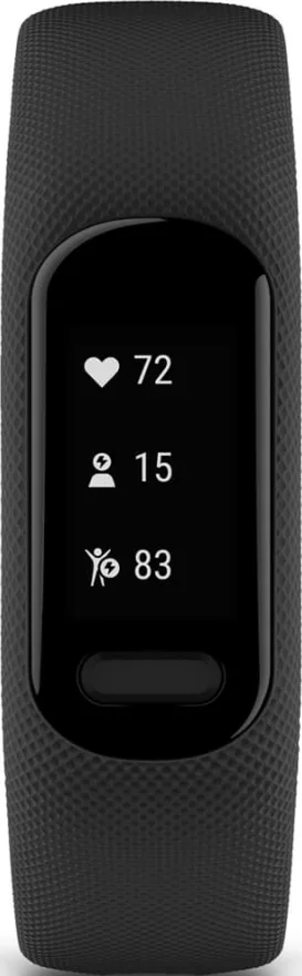 Fitness tracker nero con frequenza cardiaca (72), passi (15) e punti attività (83) su schermo nero.