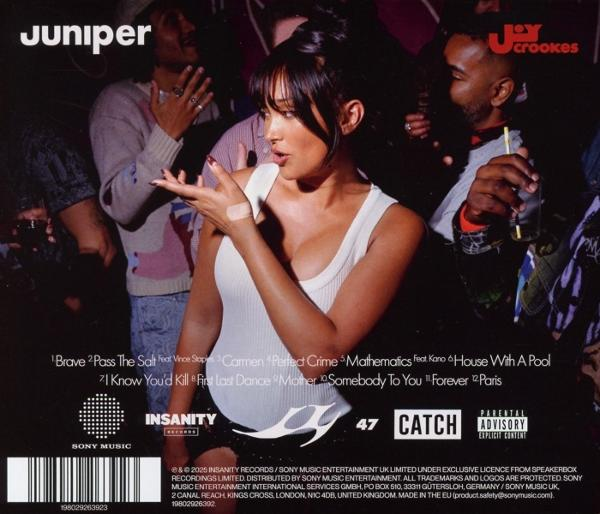 Albumcover mit Joy Crookes in weißem Top, gestikulierend. Andere im Hintergrund. Text enthält Juniper, Titelliste und Logos.