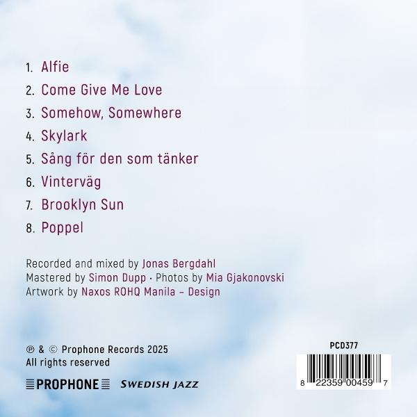 CD-Cover mit Titelliste, Credits und Barcode. Titel und Künstler sind nicht sichtbar.