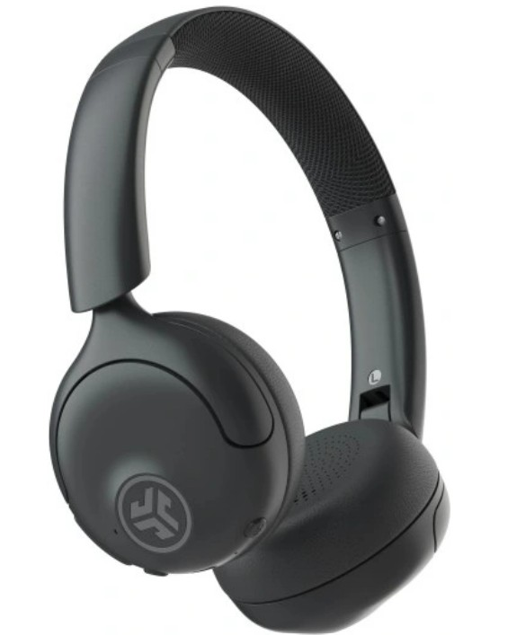 Czarne słuchawki z wyściełanym pałąkiem i nausznikami. Na lewym nauszniku widnieje litera 'L'. Widoczne logo JLab.
