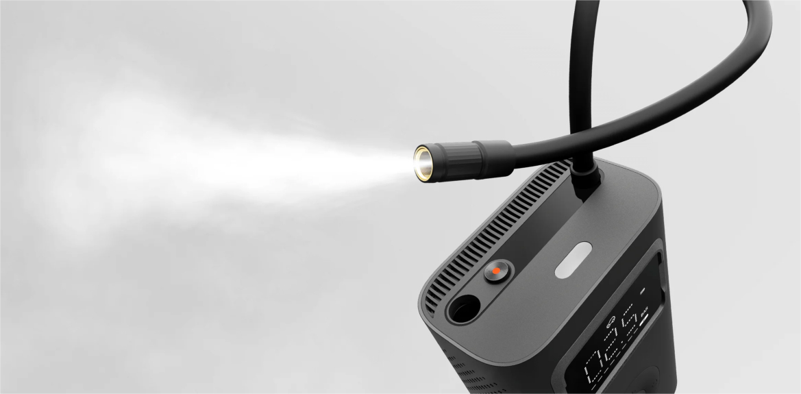 Czarne urządzenie z elastycznym ramieniem i światłem emitowanym z jego końca. Urządzenie posiada wyświetlacz cyfrowy i przycisk.