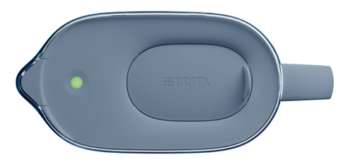 Widok z góry na niebieski dzbanek z filtrem do wody z zielonym wskaźnikiem świetlnym i logo Brita.