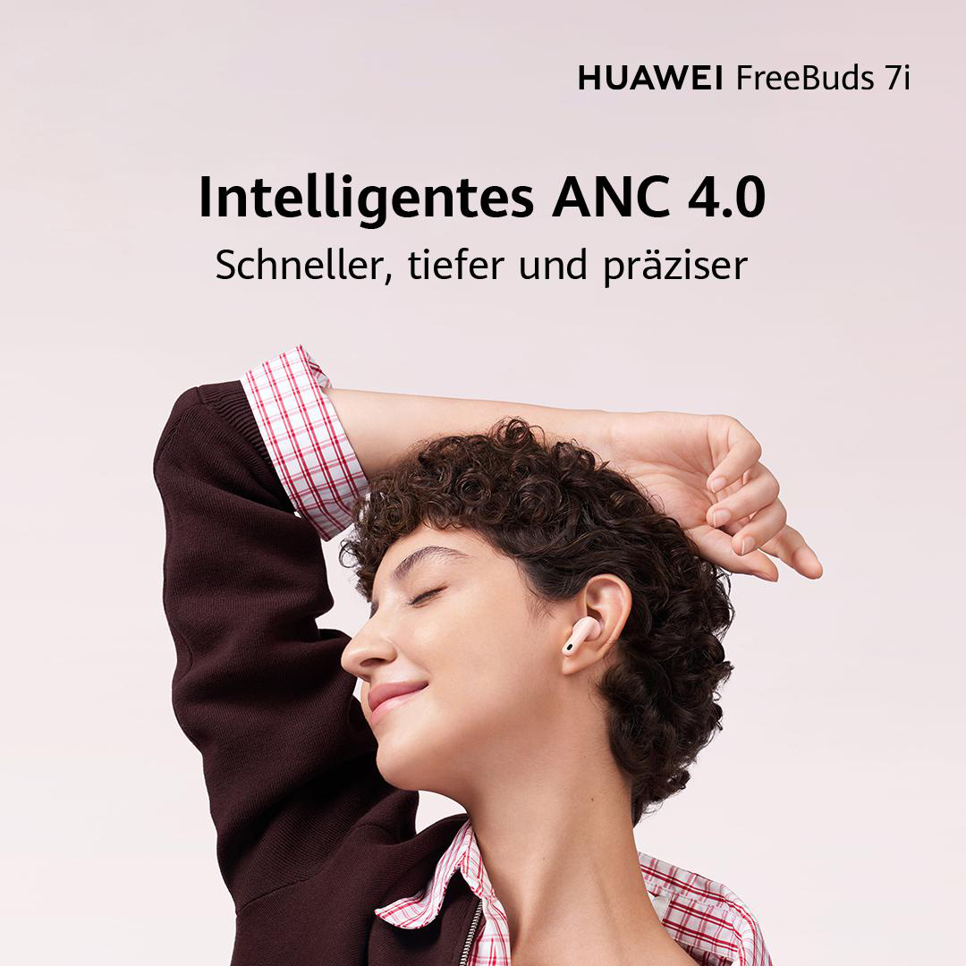 Eine Person mit Ohrhörern, Kopf zurückgelehnt, Arm über dem Kopf. Produkt ist Huawei FreeBuds 7i. Text: Intelligentes ANC 4.0.