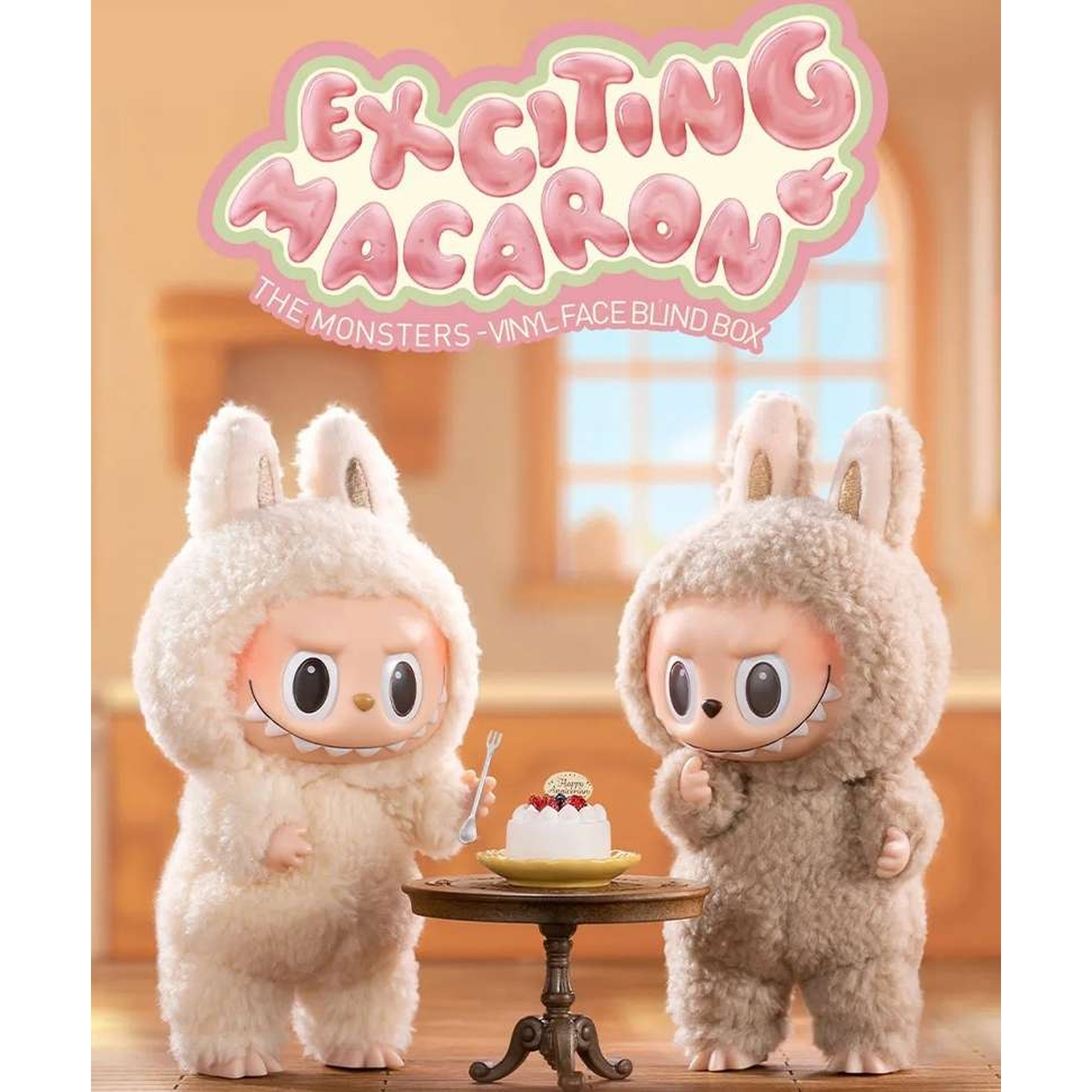 Due figure con orecchie da coniglio sono in piedi vicino a un tavolo con una torta. Una tiene una forchetta. Lo sfondo ha un logo 'Exciting Macaron'.
