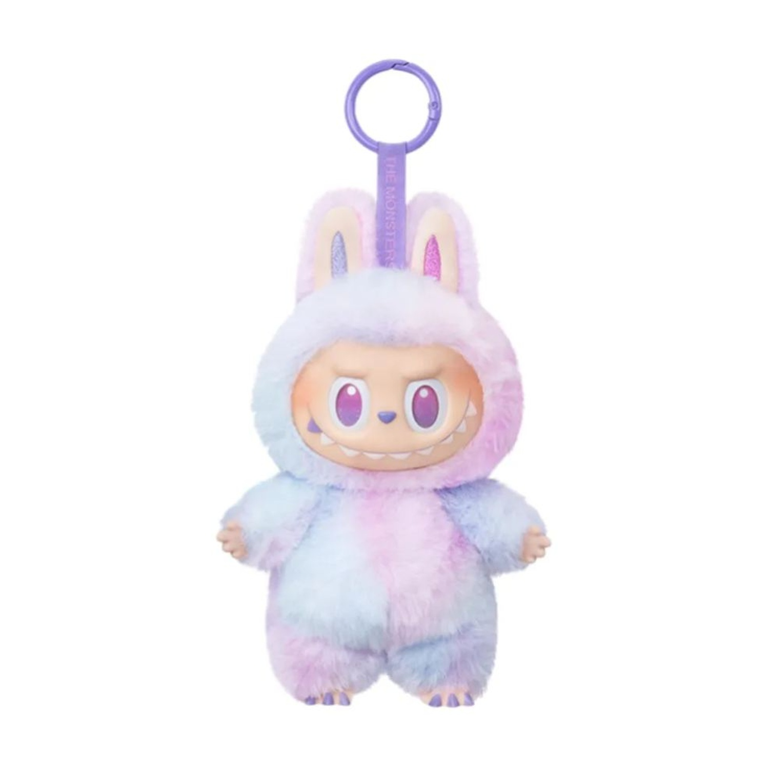Un peluche in costume da coniglietto. Ha un portachiavi viola. Il costume è blu, rosa e viola. Il giocattolo ha un viso sorridente e occhi grandi.