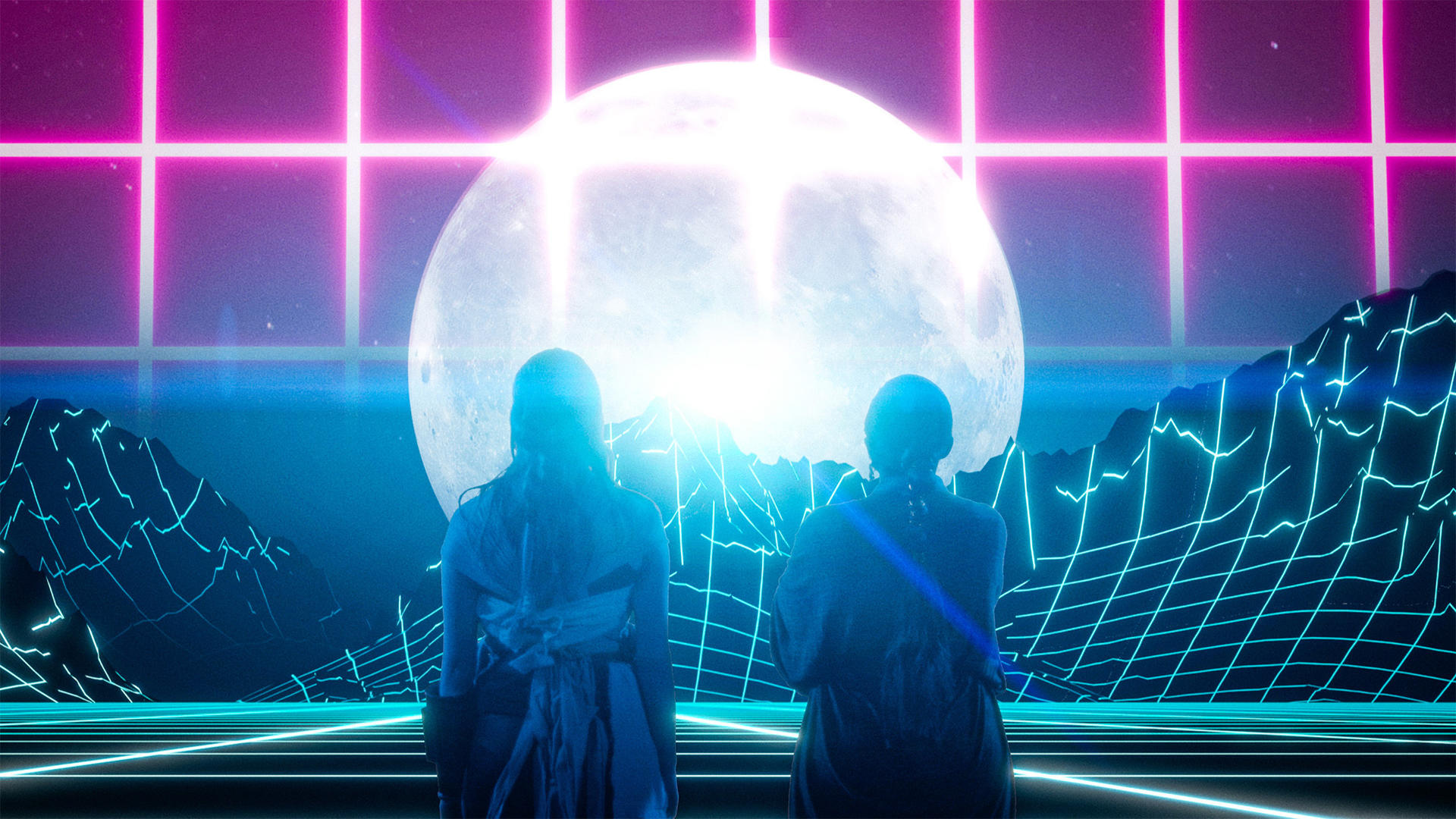 Zwei Personen stehen vor einem großen Mond und einem Neon-Gitterhintergrund.