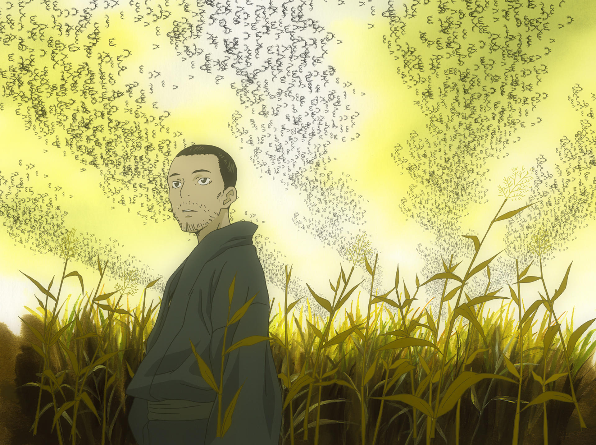 Ein Mann in einem dunklen Kimono steht in einem Feld mit hohen Gräsern im Vordergrund.