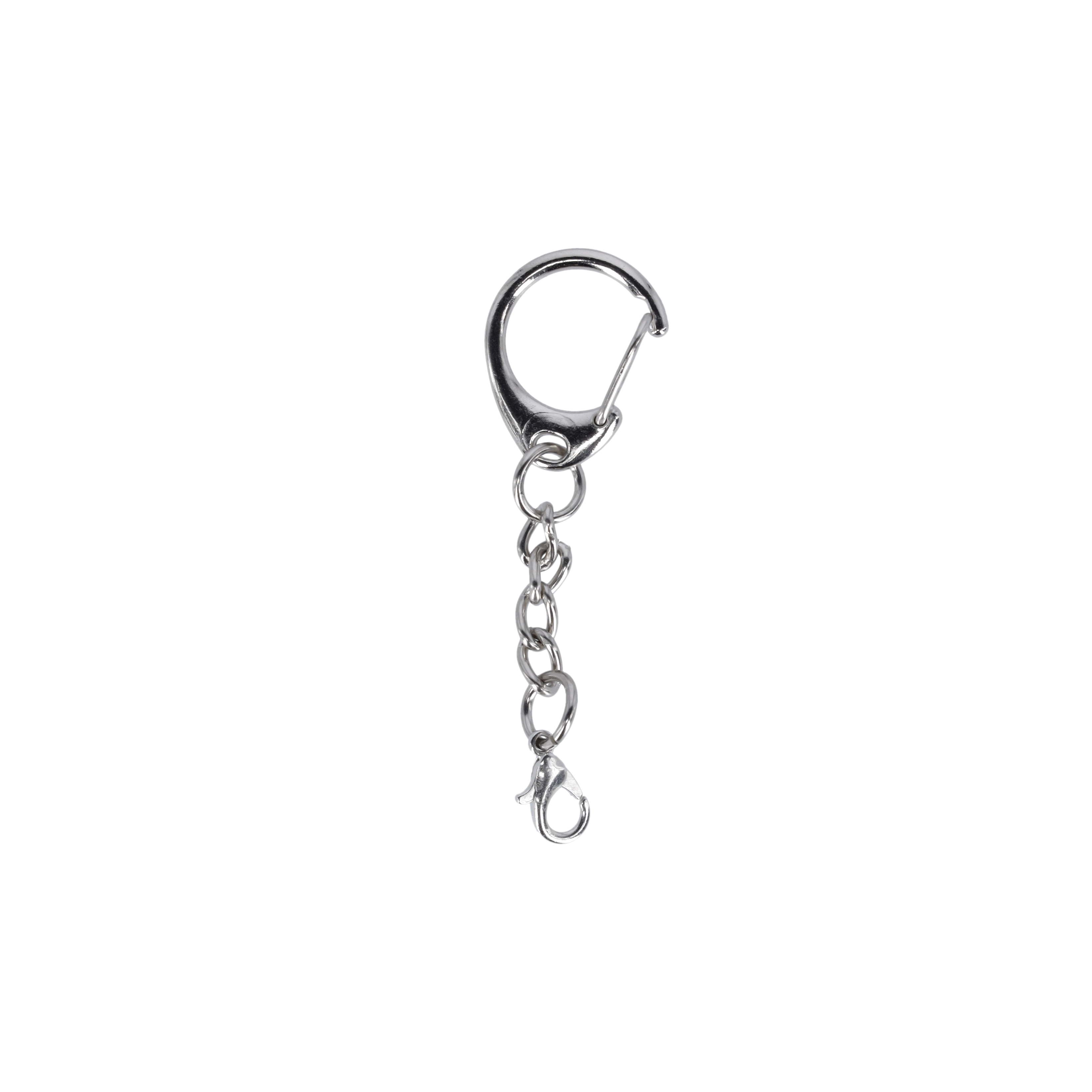 Ein silberner Schlüsselanhänger mit Karabiner, Kettengliedern und einem kleinen Verschluss vor weißem Hintergrund.