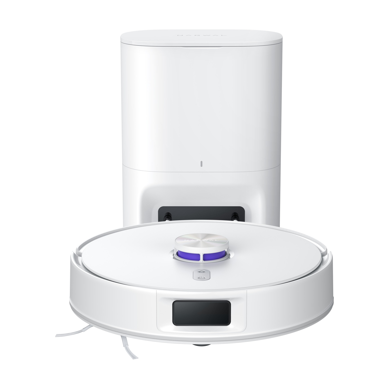 Un robot aspirapolvere bianco con stazione di ricarica. L'aspirapolvere ha forma rotonda con parte superiore viola. La stazione è un alto rettangolo bianco.