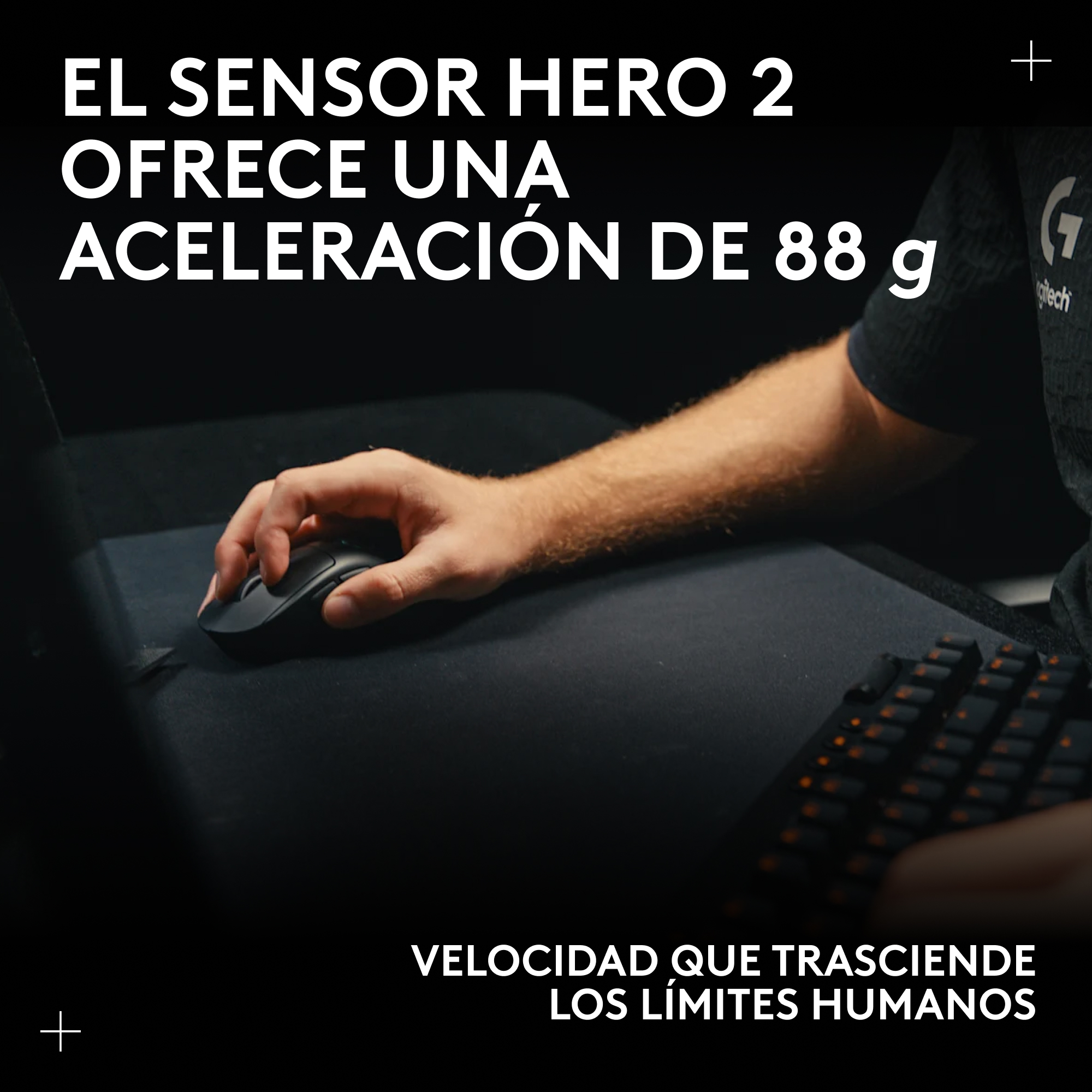 Una mano usa un ratón negro en una alfombrilla. El texto dice: 'EL SENSOR HERO 2 OFRECE UNA ACELERACIÓN DE 88 g'.