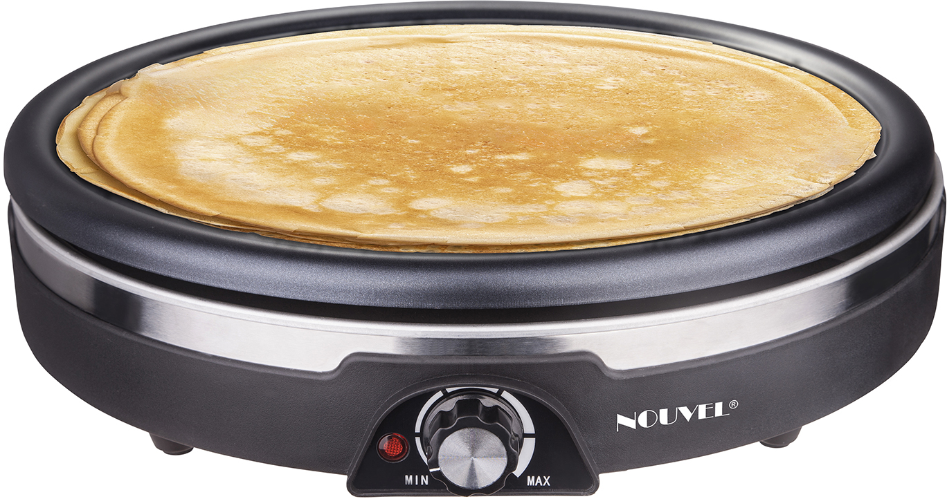 Ein Crêpes-Maker mit Crêpes oben drauf. Es hat einen schwarzen Sockel mit silberner Zierleiste und einen Temperaturregler.