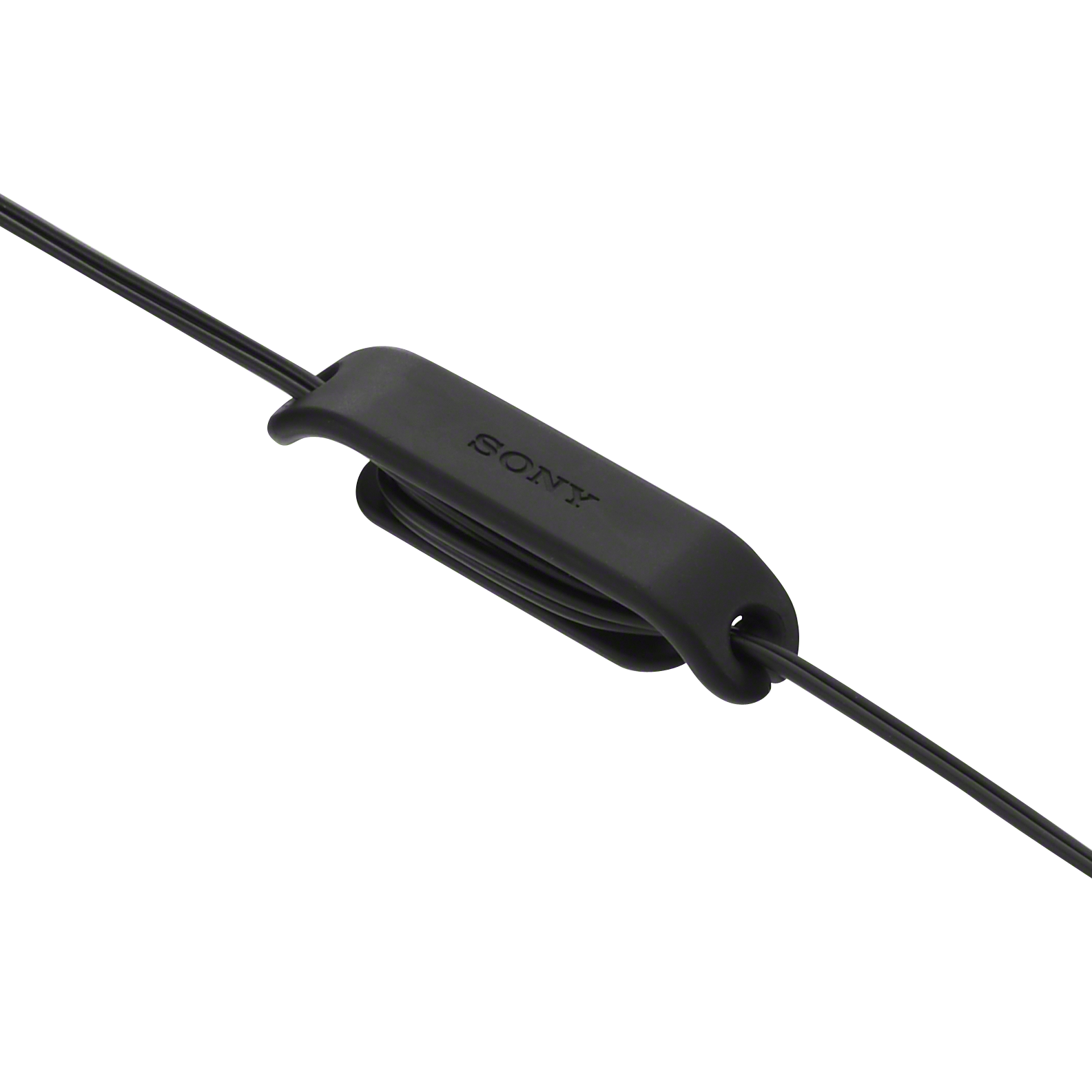 Fekete Sony kábelrendező a márkanevével. Két fekete vezeték halad át rajta. Fehér háttér.