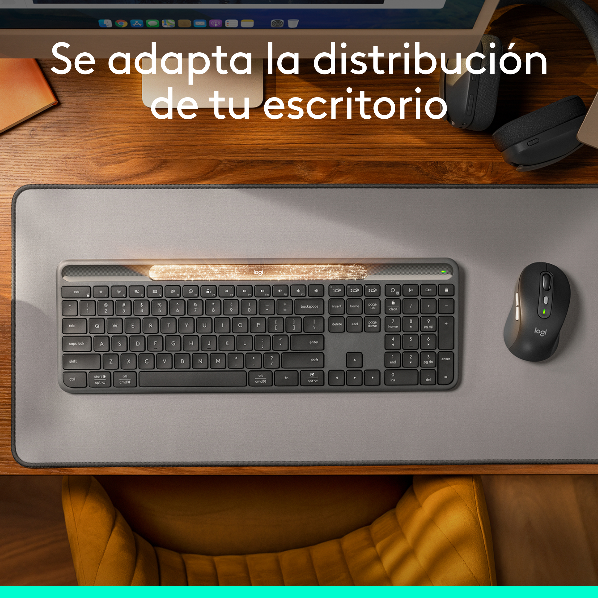 Un teclado y un ratón en un escritorio. El teclado es negro y el ratón es gris oscuro.