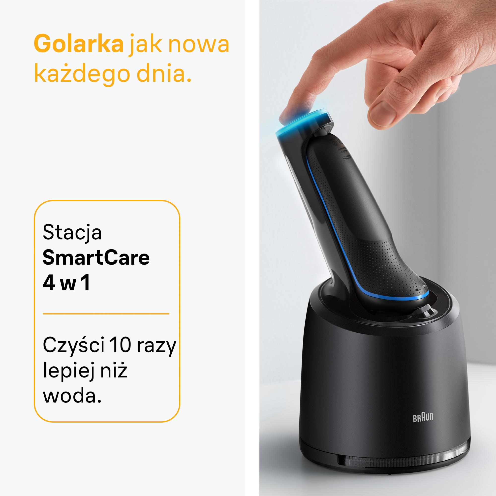 Czarna golarka Braun w stacji ładującej. Ręka dotyka głowicy golarki. Tekst wspomina SmartCare i czyszczenie.