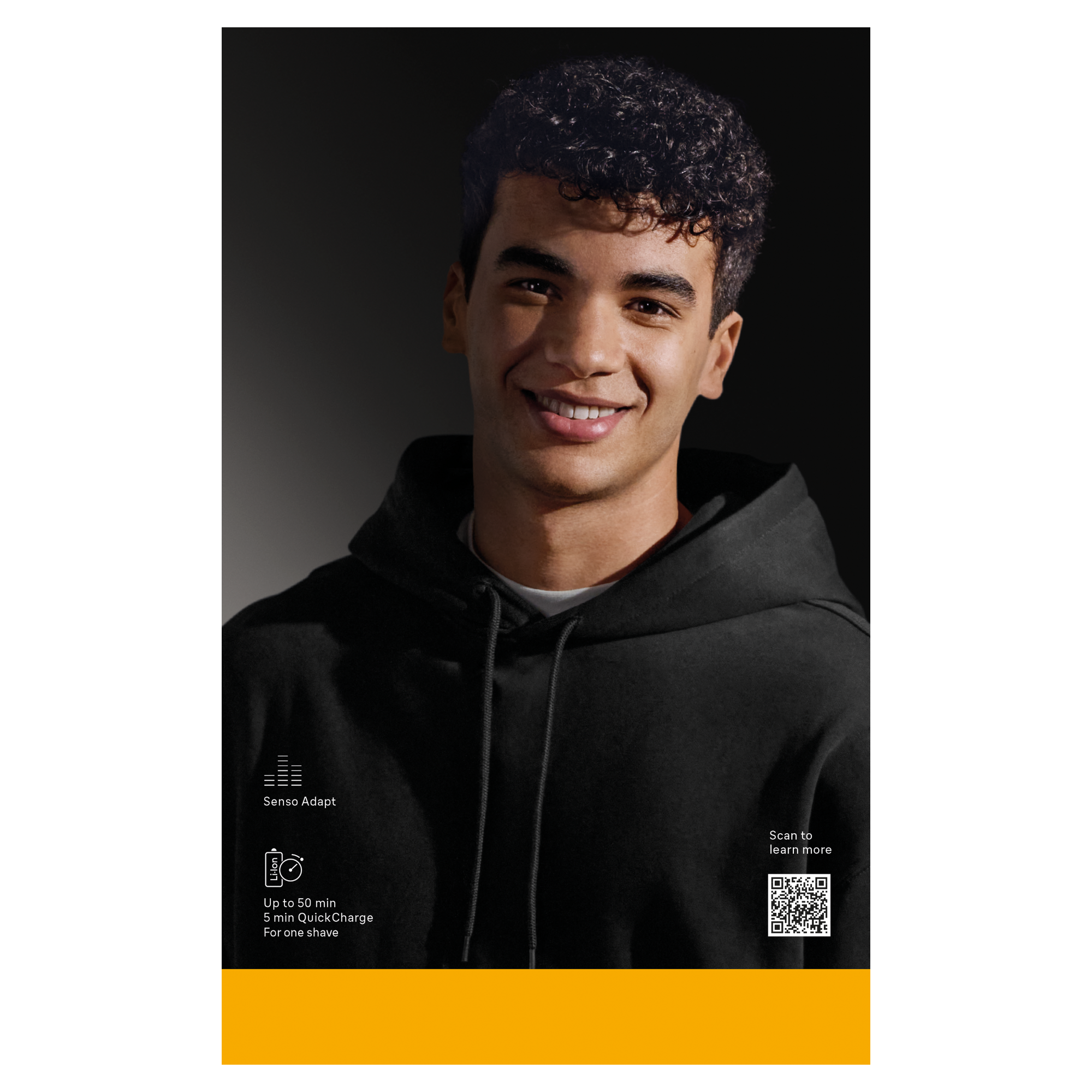 Uśmiechnięty mężczyzna w czarnej bluzie z kapturem. Tło jest ciemne. Tekst zawiera cechy produktu i kod QR.