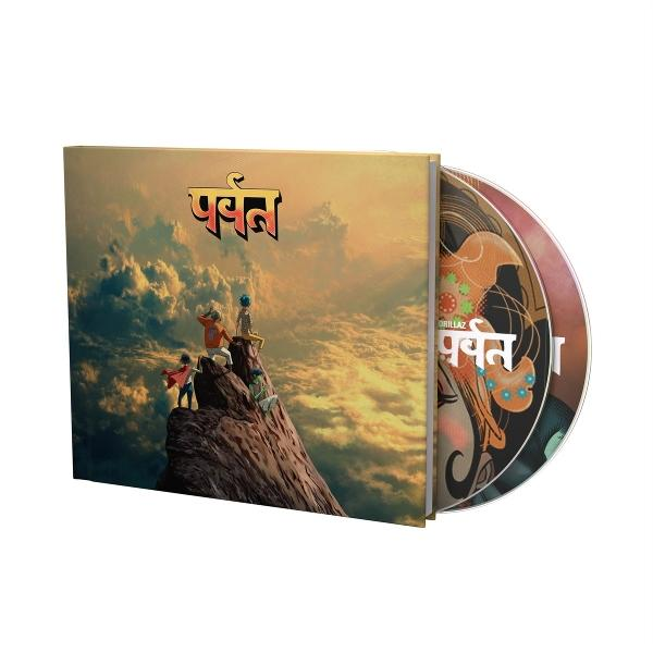CD-tok rajzokkal, hegyen lévő figurákkal, felhőkkel. CD-k láthatók. Hindi felirat a borítón és a CD-ken.
