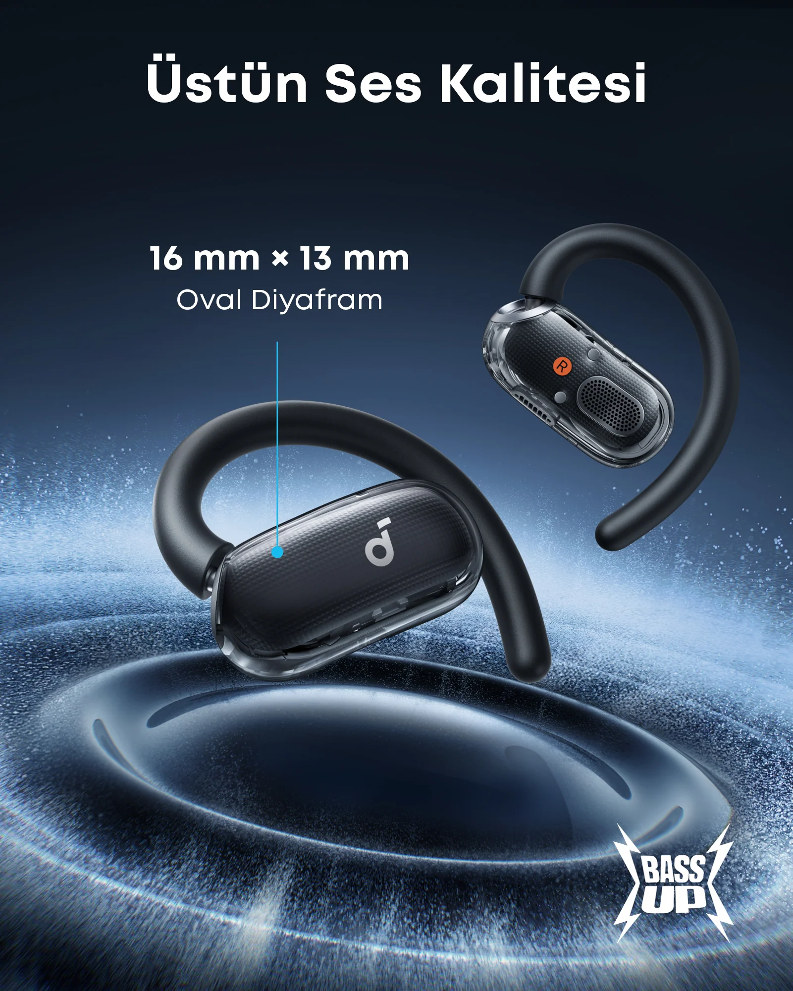 Siyah kulak kancalı kulaklıklar. Metinde 'Üstün Ses Kalitesi' ve '16 mm x 13 mm Oval Diyafram' yazıyor. Altta 'Bass Up' logosu.