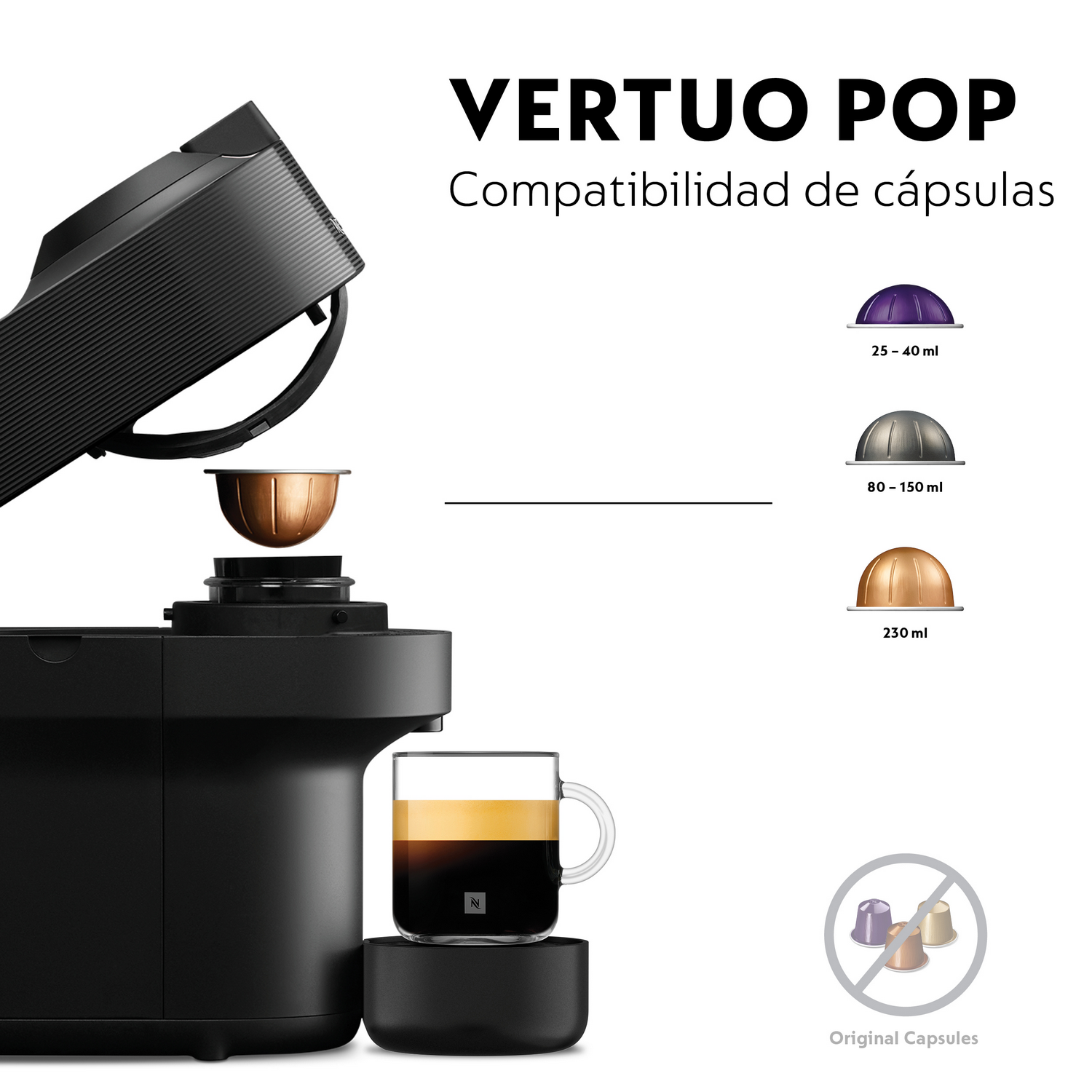 Una cafetera negra Vertuo Pop con una cápsula de café y una taza de café. Cápsulas en púrpura, gris y dorado.