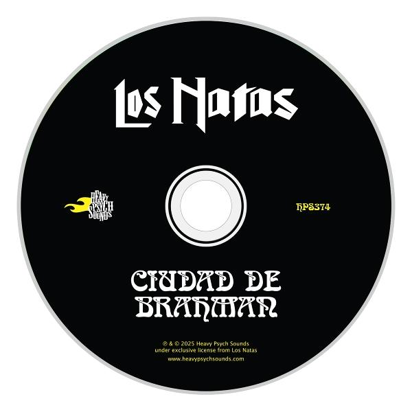 Eine schwarze CD mit weißem Text: "Los Natas", "Ciudad De Brahman" und "Heavy Psych Sounds". Ein gelbes Flammenlogo ist vorhanden.