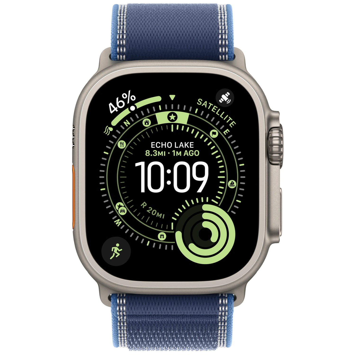Apple Watch Ultra argent. Bracelet bleu à rayures blanches. L'écran affiche l'heure, la batterie et les infos de localisation.