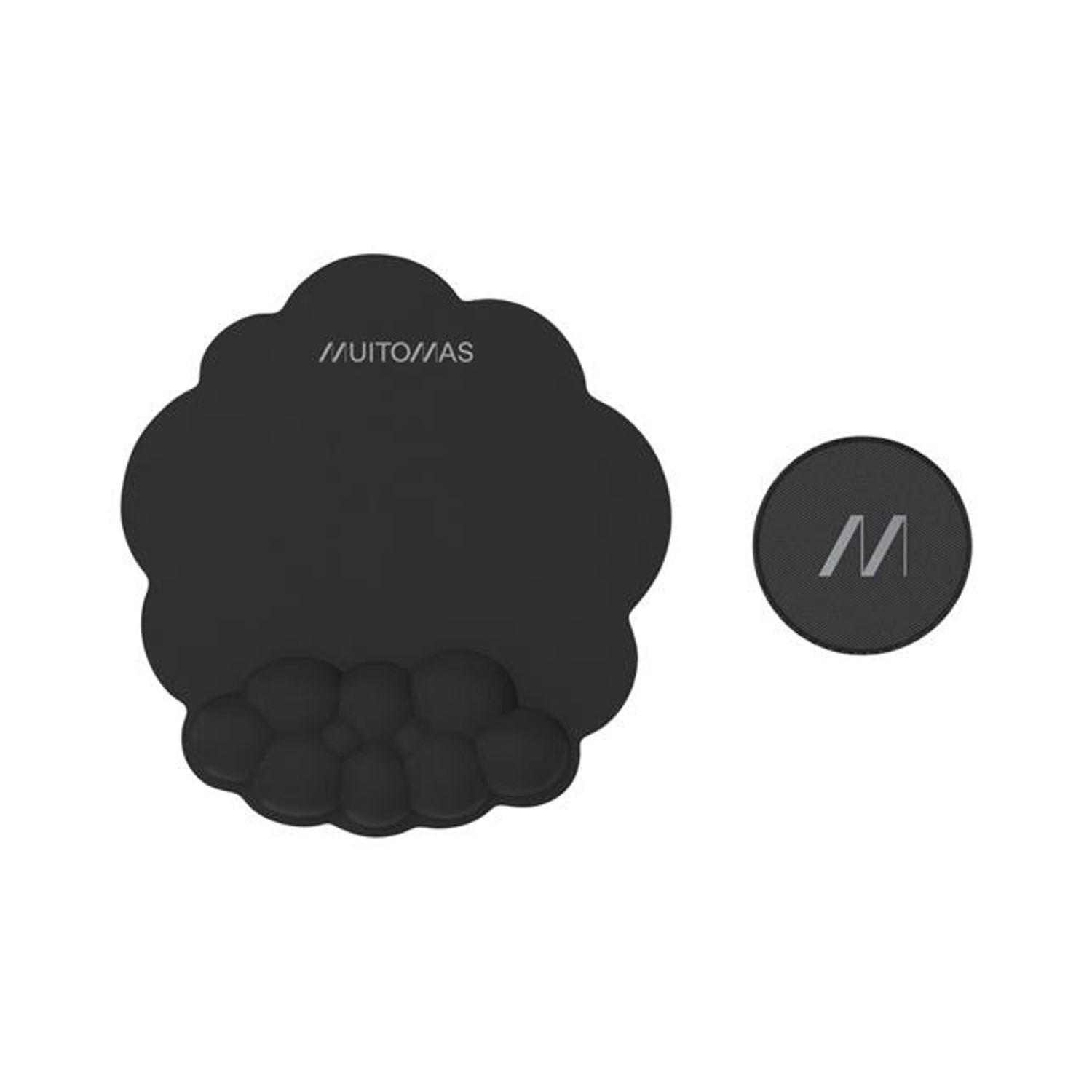 Un mousepad nero a forma di nuvola e un piccolo mousepad rotondo a destra. Entrambi hanno testo bianco.