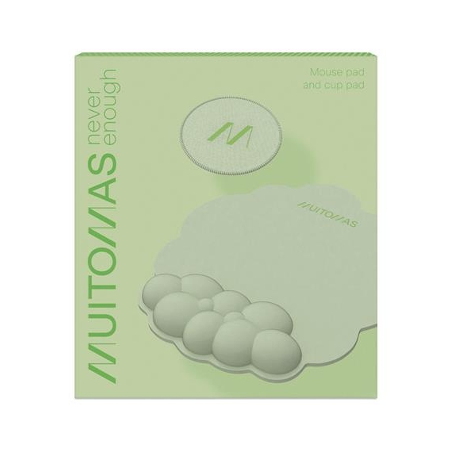 Una scatola verde chiaro con un design per mouse pad e sottobicchieri. La scatola presenta la scritta 'MUITO MAS' e un logo. Il pad è a forma di nuvola.