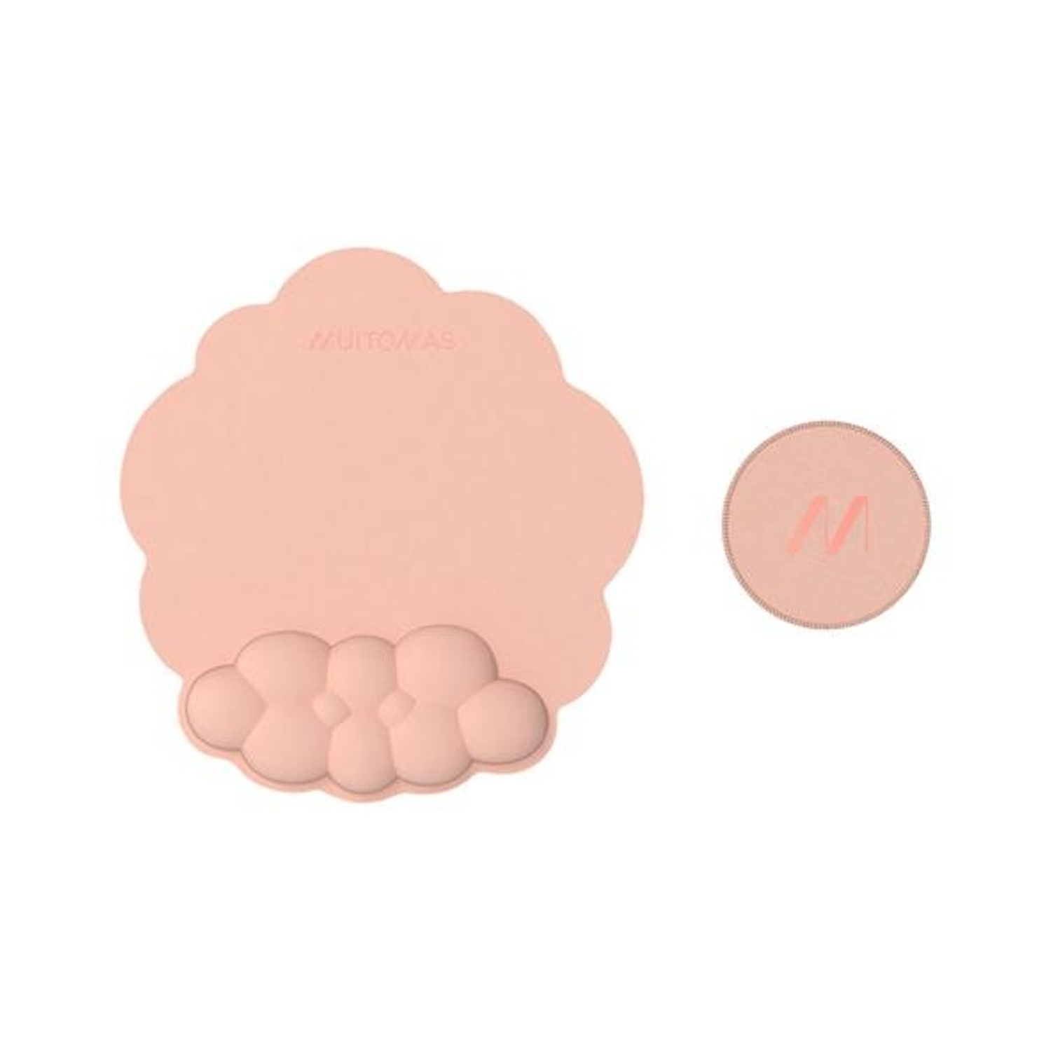 Un tappetino per mouse a forma di nuvola rosa chiaro con poggiapolsi e un sottobicchiere rotondo abbinato con logo 'M'.