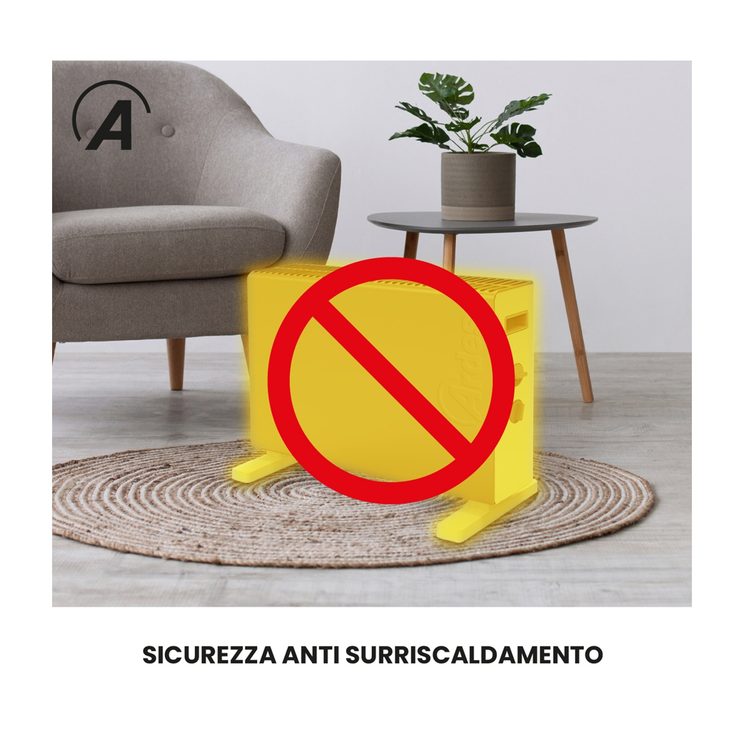 Un riscaldatore giallo con un segnale di divieto rosso. Una poltrona, un tavolino con una pianta e un tappeto sono sullo sfondo.