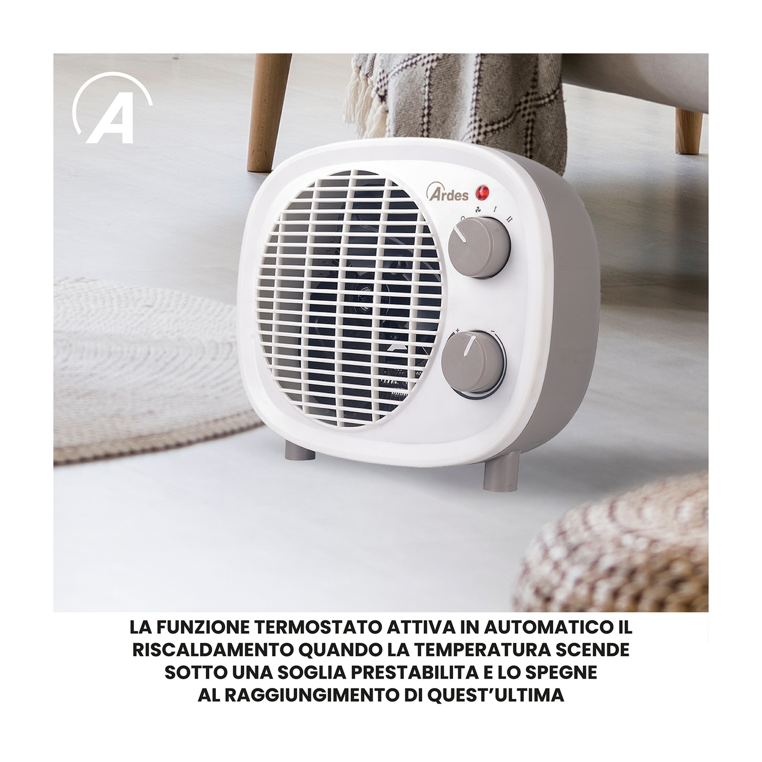 Un termoventilatore Ardes bianco e grigio. Due manopole sul davanti. La scena include un tappeto e una gamba di sedia.