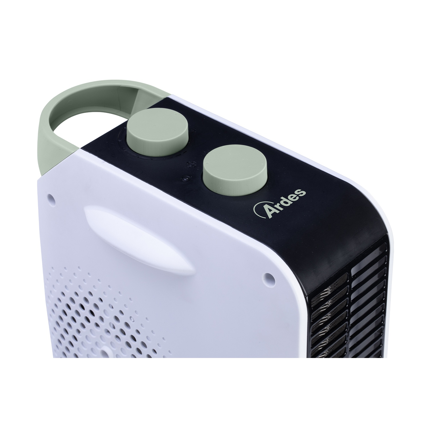 Un termoventilatore elettrico Ardes bianco e nero. Ha una maniglia e manopole di controllo verdi. Il lato anteriore ha fori di ventilazione.