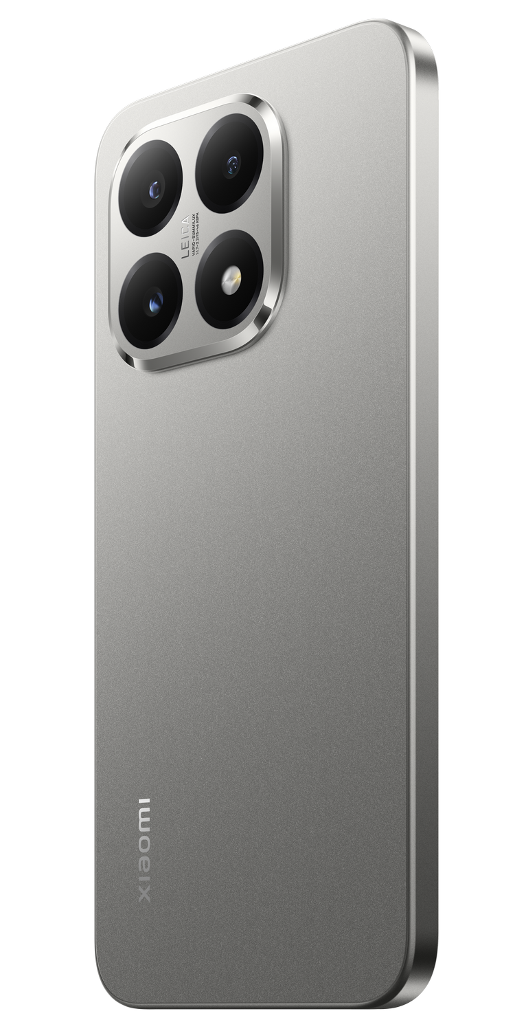 Smartphone plateado con sistema de cámara cuádruple Leica. Logotipo de Xiaomi en la parte posterior. Fondo gris. Diseño elegante.