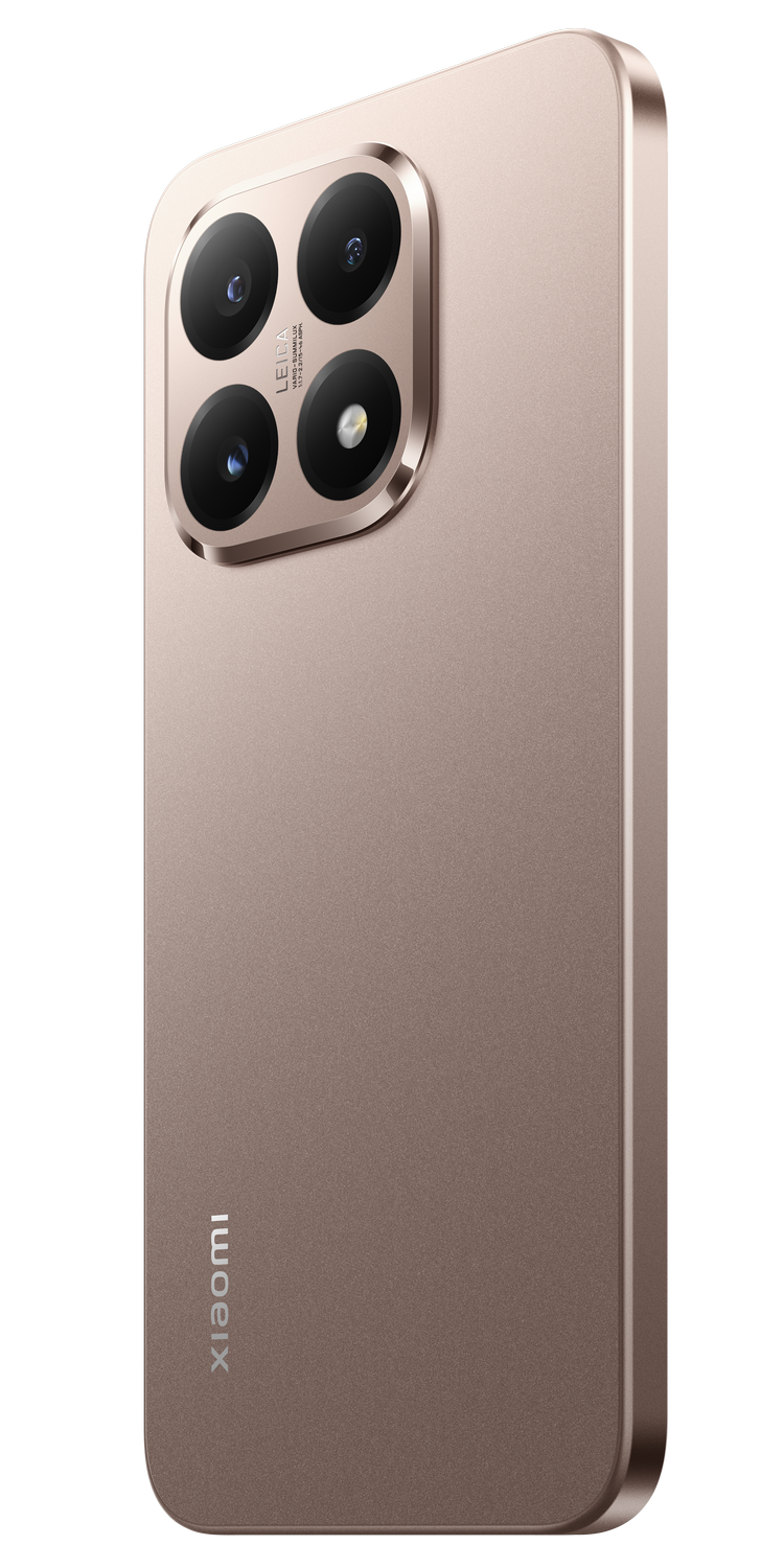 Parte trasera dorada de un teléfono Xiaomi con cuatro lentes de cámara y el logotipo de Leica. El teléfono tiene un acabado metálico, y el logotipo de Xiaomi es visible.