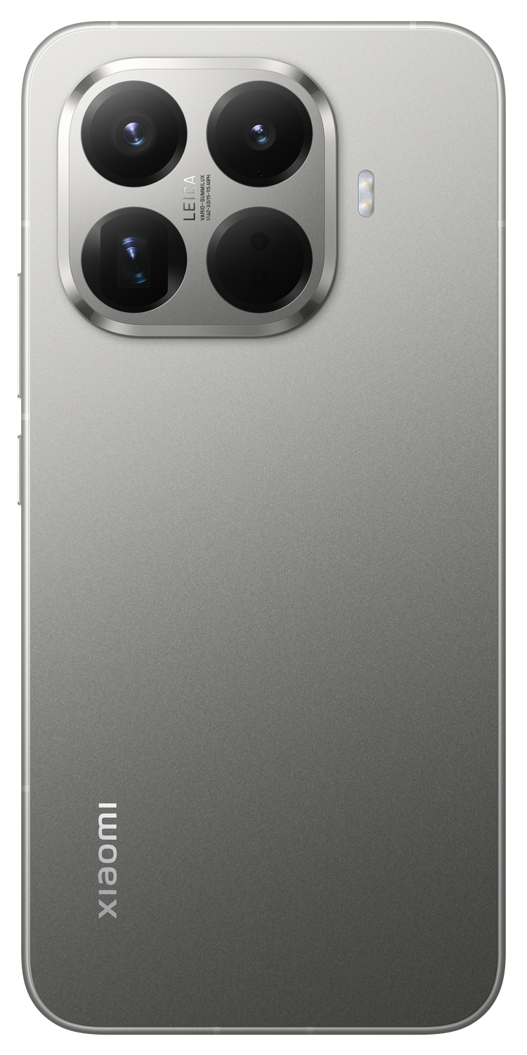 Parte trasera plateada de un smartphone con cuatro lentes de cámara, un flash y el logo 'Xiaomi'. La marca Leica es visible.