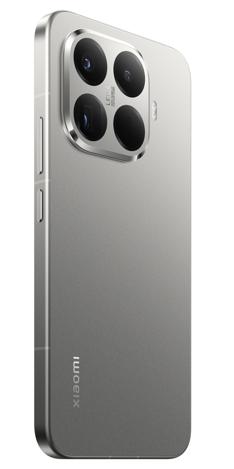 Un teléfono inteligente Xiaomi plateado, con una configuración de cámara Leica. El teléfono está sobre un fondo gris, con el logotipo de Xiaomi visible.