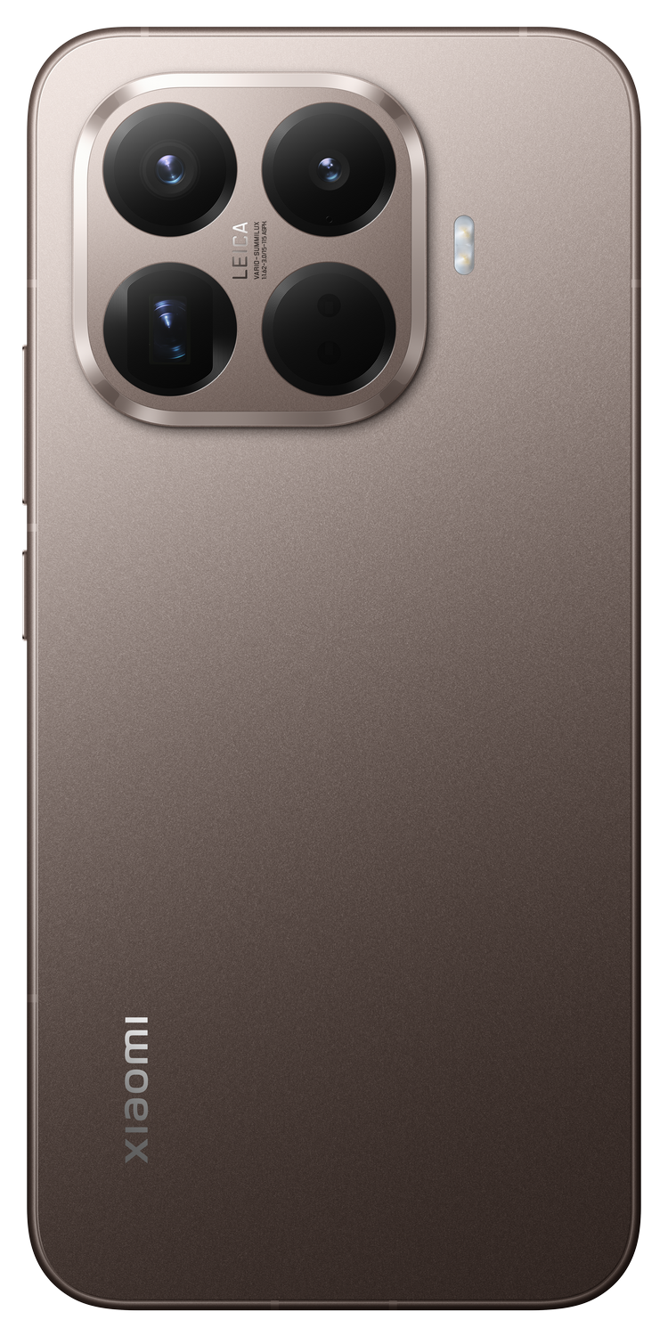 Parte trasera de un smartphone marrón con cuatro lentes de cámara, un flash y el logo de Xiaomi. El teléfono tiene un acabado metálico.