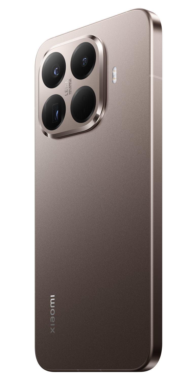 Parte trasera de un smartphone, marrón con cuatro lentes de cámara. Visible el logo de Leica. El logo de Xiaomi abajo.